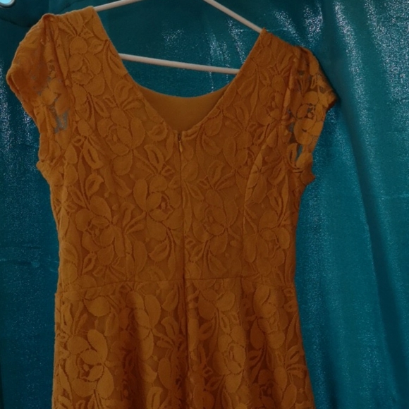 Golden yellow lace skater dress - Picture 2 of 7